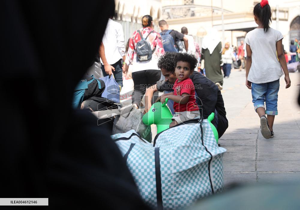Hundreds of Sudanese Depart Cairo on Train Journey Back Home - Egypt
