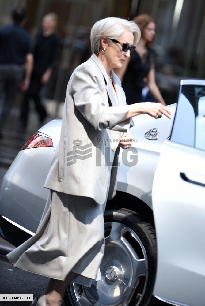 Meryl Streep and Anne Hathaway On Set of The Devil Wears Prada 2 - NYC