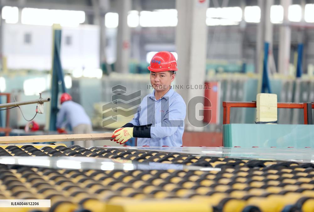 Glass Manufacturing in Suqian