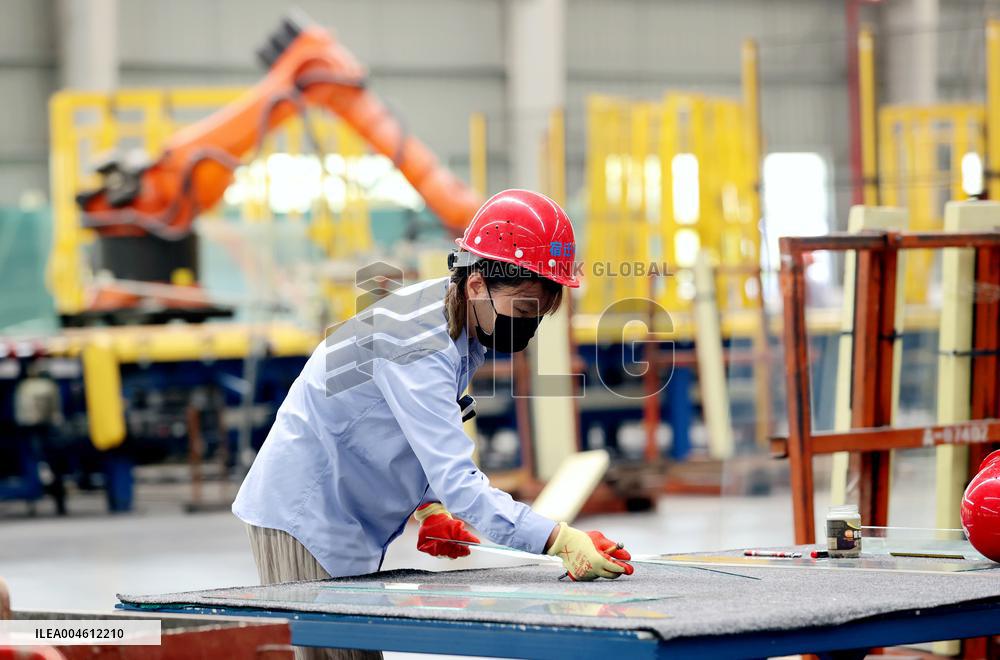 Glass Manufacturing in Suqian