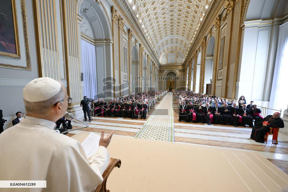 Pope Leo XIV Meets Young Catechumens And Neophytes From France - Vatican
