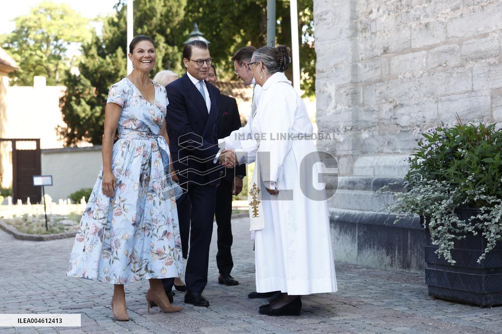 CROWN PRINCESS COUPLE VISBY CATHEDRAL