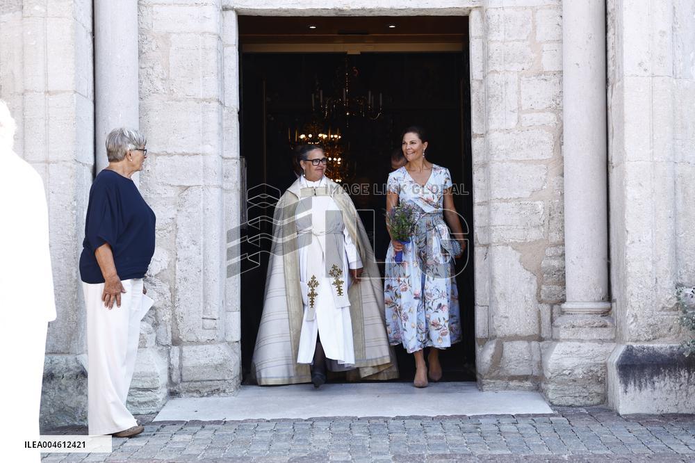 CROWN PRINCESS COUPLE VISBY CATHEDRAL