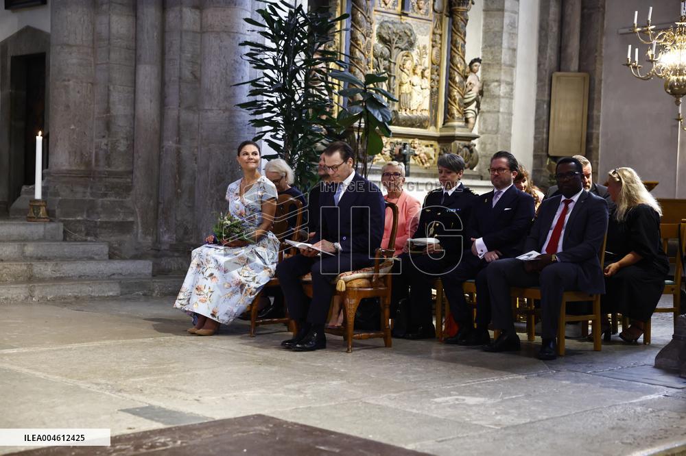 CROWN PRINCESS COUPLE VISBY CATHEDRAL
