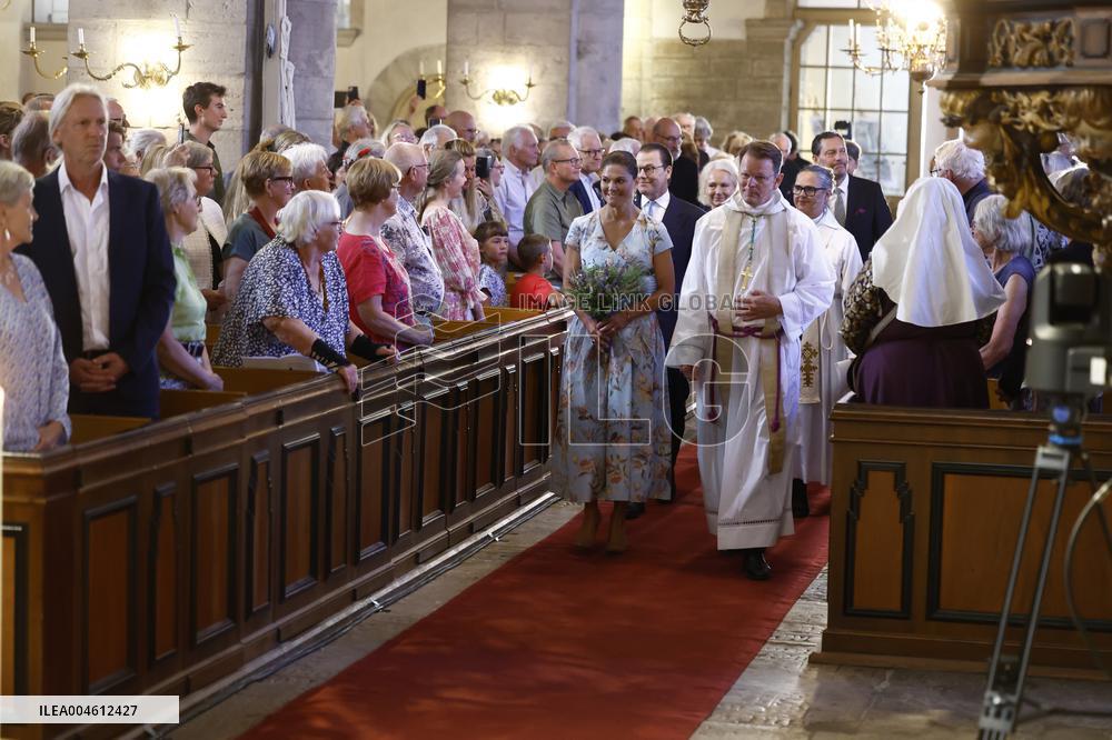 CROWN PRINCESS COUPLE VISBY CATHEDRAL
