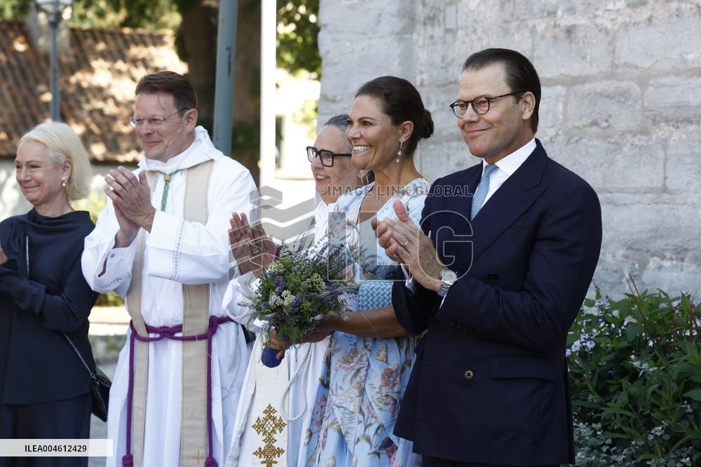 CROWN PRINCESS COUPLE VISBY CATHEDRAL