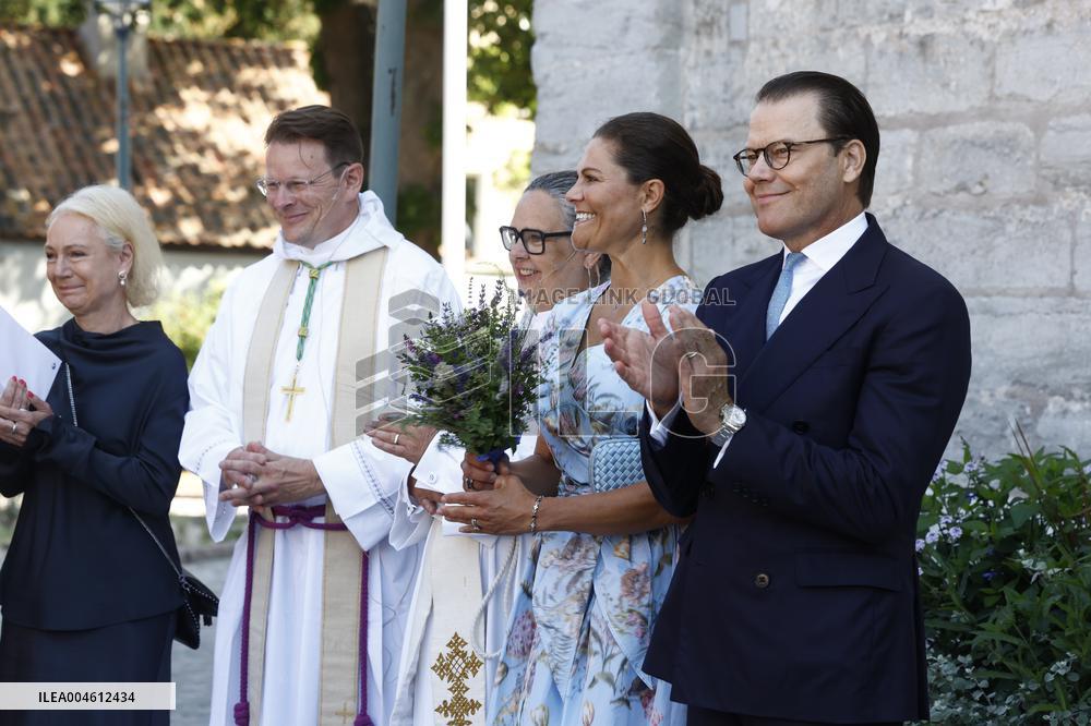 CROWN PRINCESS COUPLE VISBY CATHEDRAL
