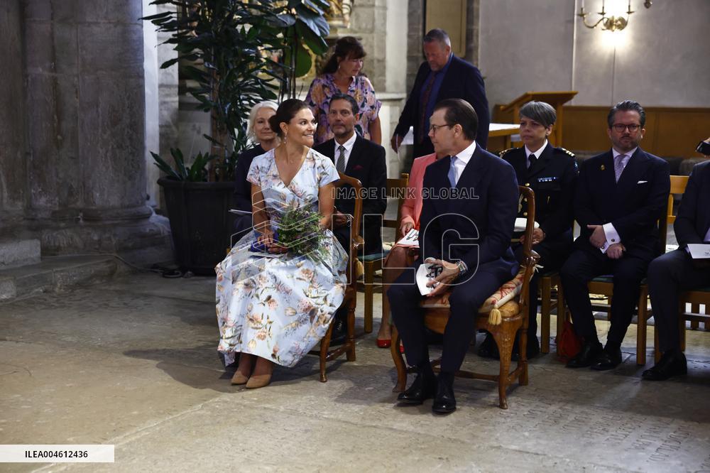 CROWN PRINCESS COUPLE VISBY CATHEDRAL