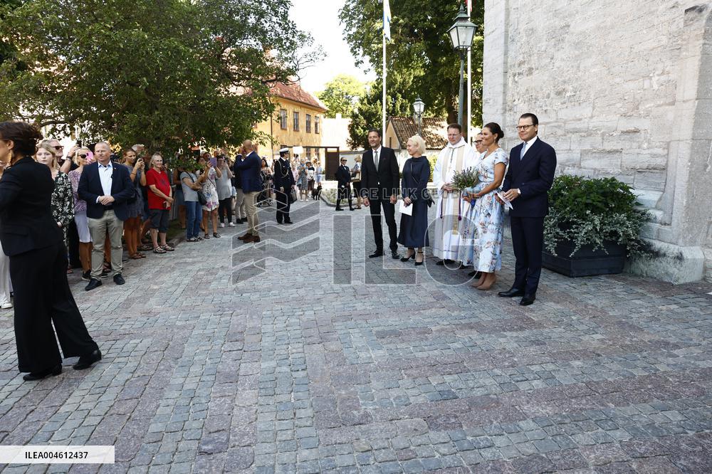 CROWN PRINCESS COUPLE VISBY CATHEDRAL