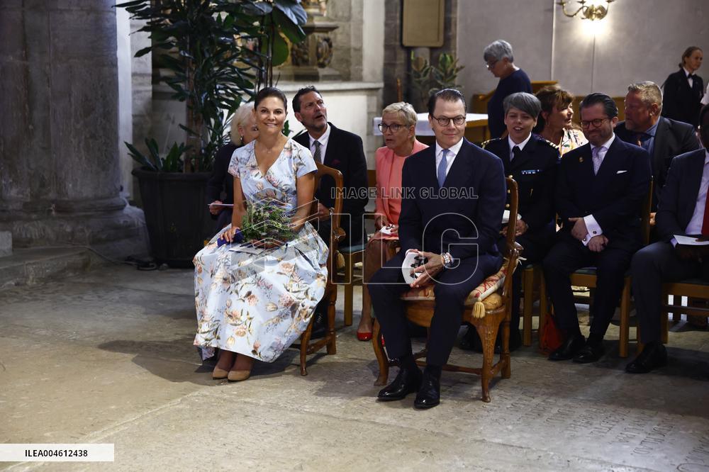 CROWN PRINCESS COUPLE VISBY CATHEDRAL