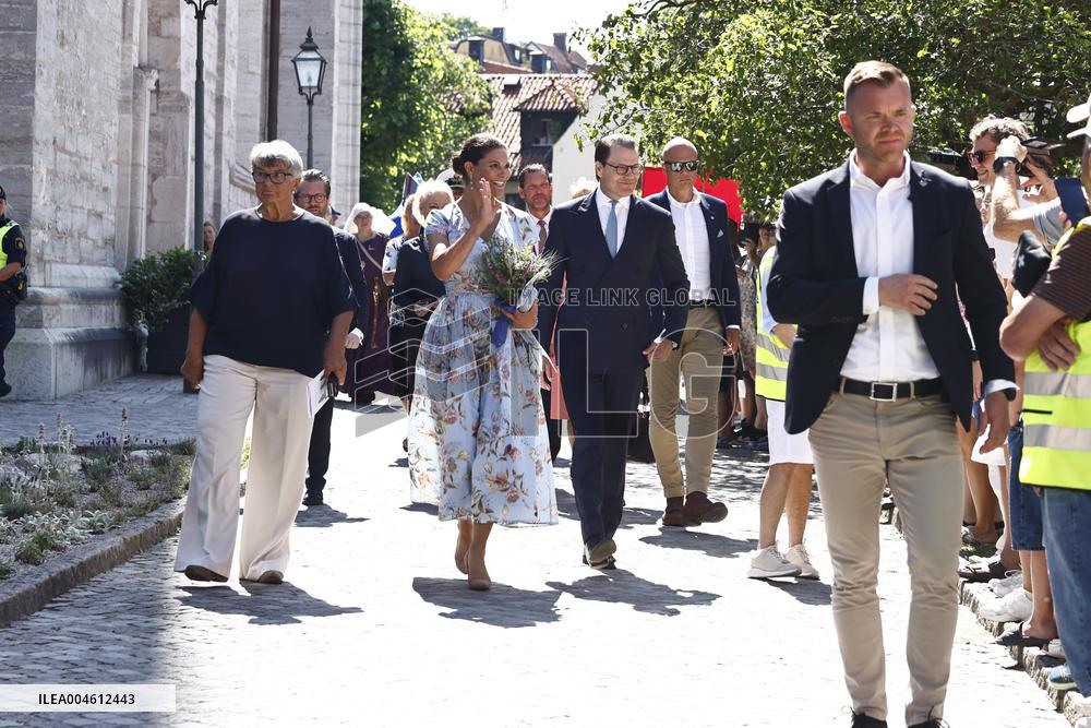 CROWN PRINCESS COUPLE VISBY CATHEDRAL