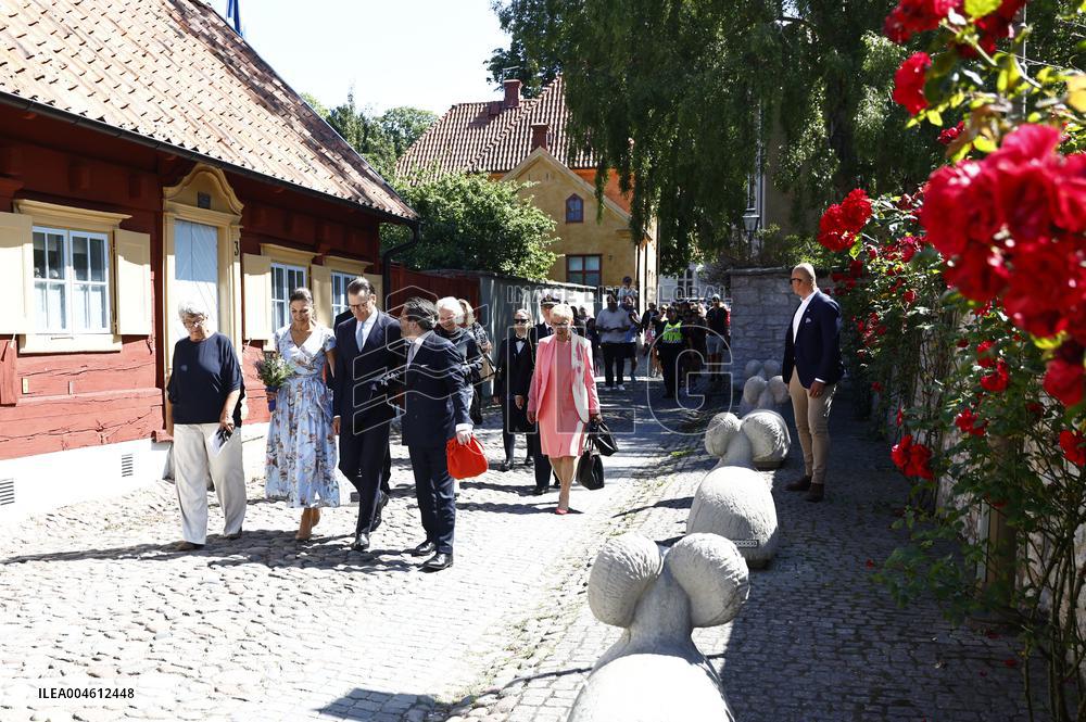 CROWN PRINCESS COUPLE VISBY CATHEDRAL