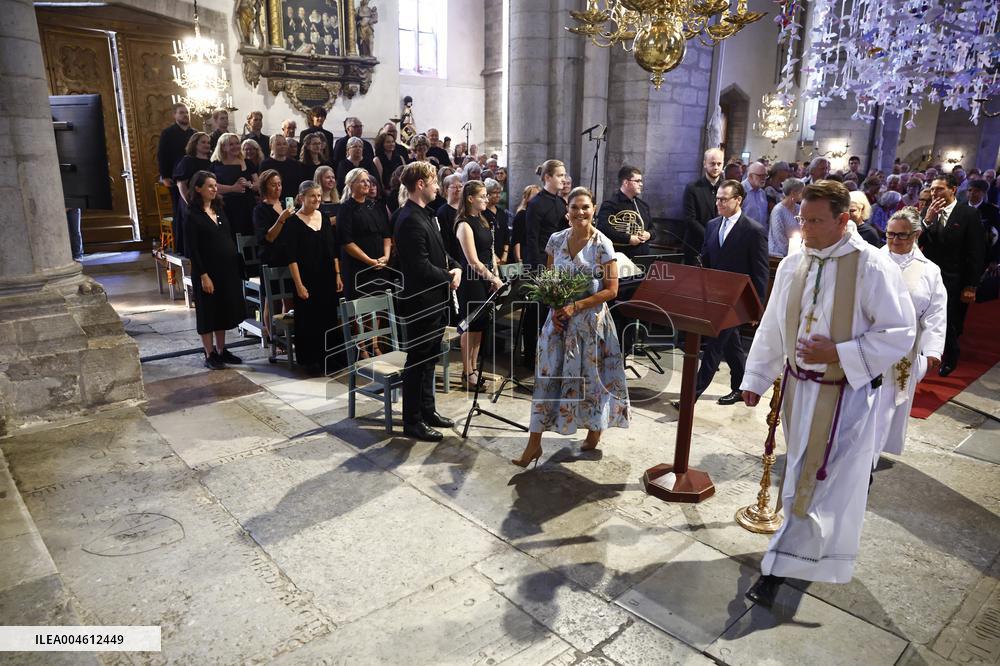 CROWN PRINCESS COUPLE VISBY CATHEDRAL