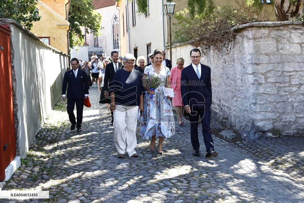 CROWN PRINCESS COUPLE VISBY CATHEDRAL