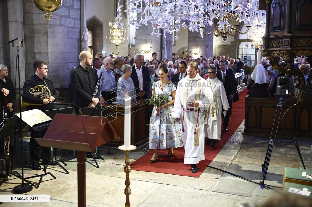 CROWN PRINCESS COUPLE VISBY CATHEDRAL