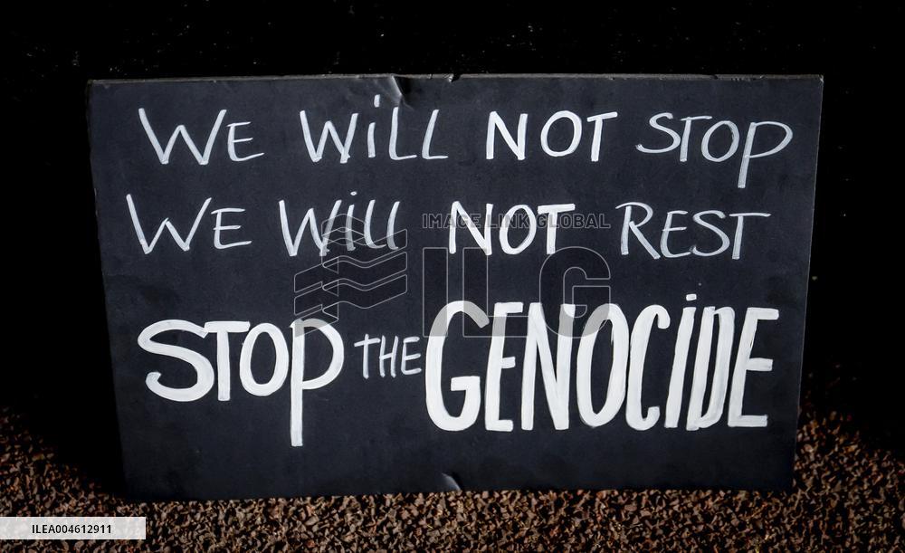 A Vigil In Front Of Foreign Ministry Against Starving Gaza - The Hague