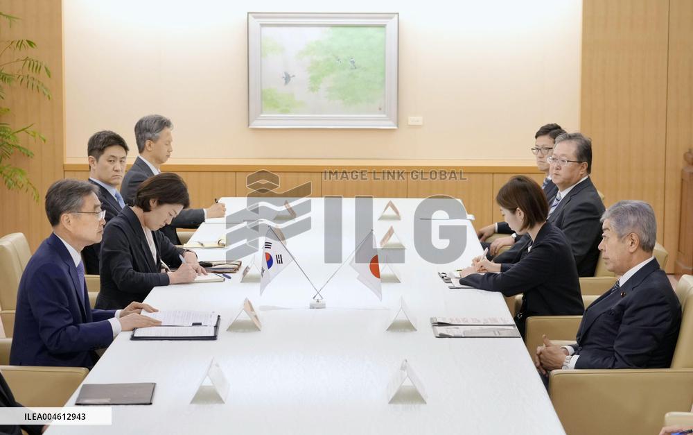 Japan-S. Korea talks