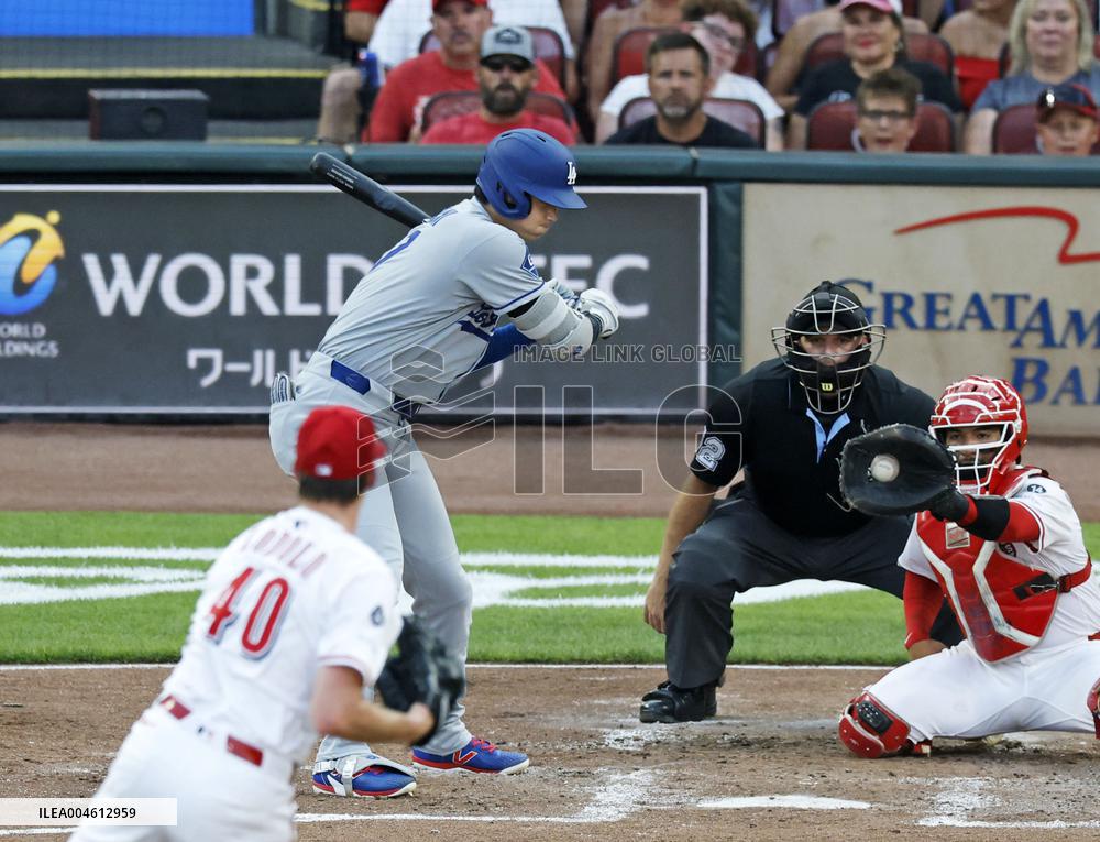Baseball: Dodgers vs. Reds