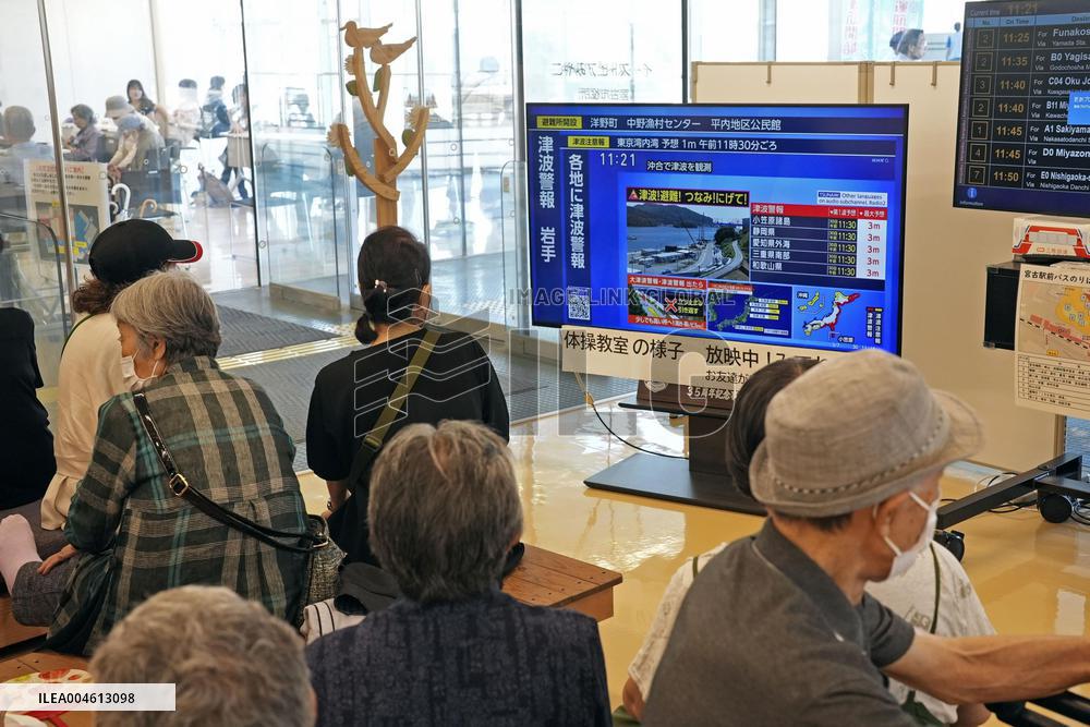 Tsunami warning issued in Japan