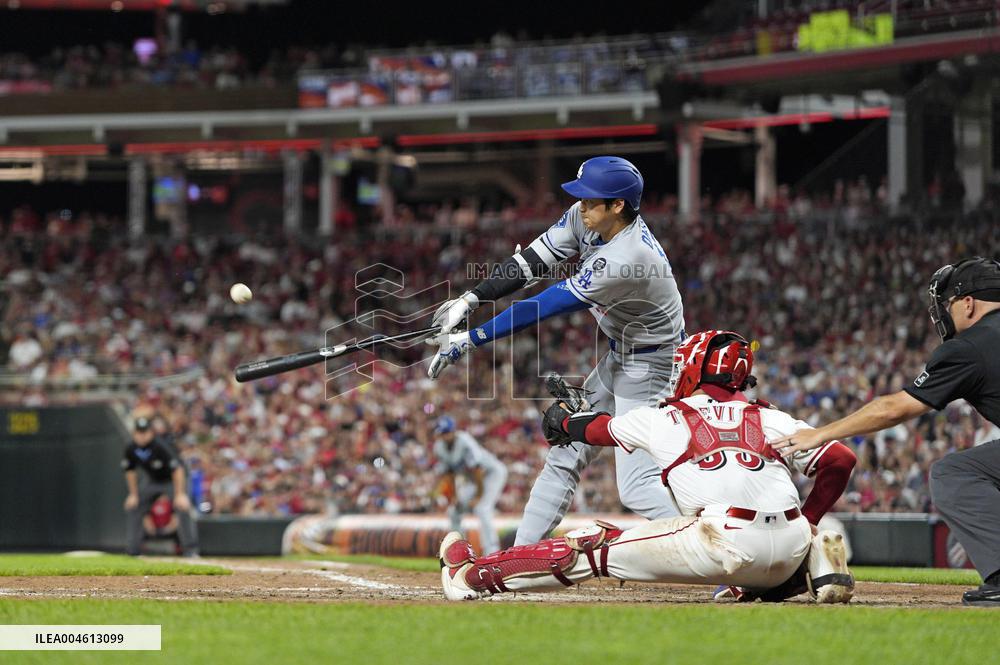 Baseball: Dodgers vs. Reds