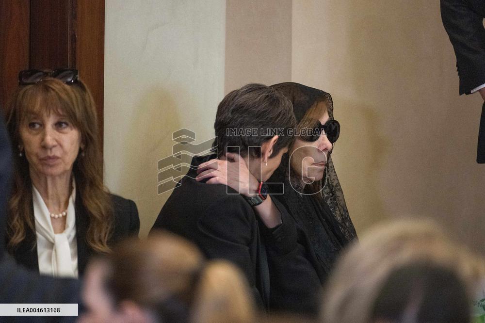 Rare Appearance of Lebanese Singer Fayrouz at Her Son’s Funeral - Bikfaya