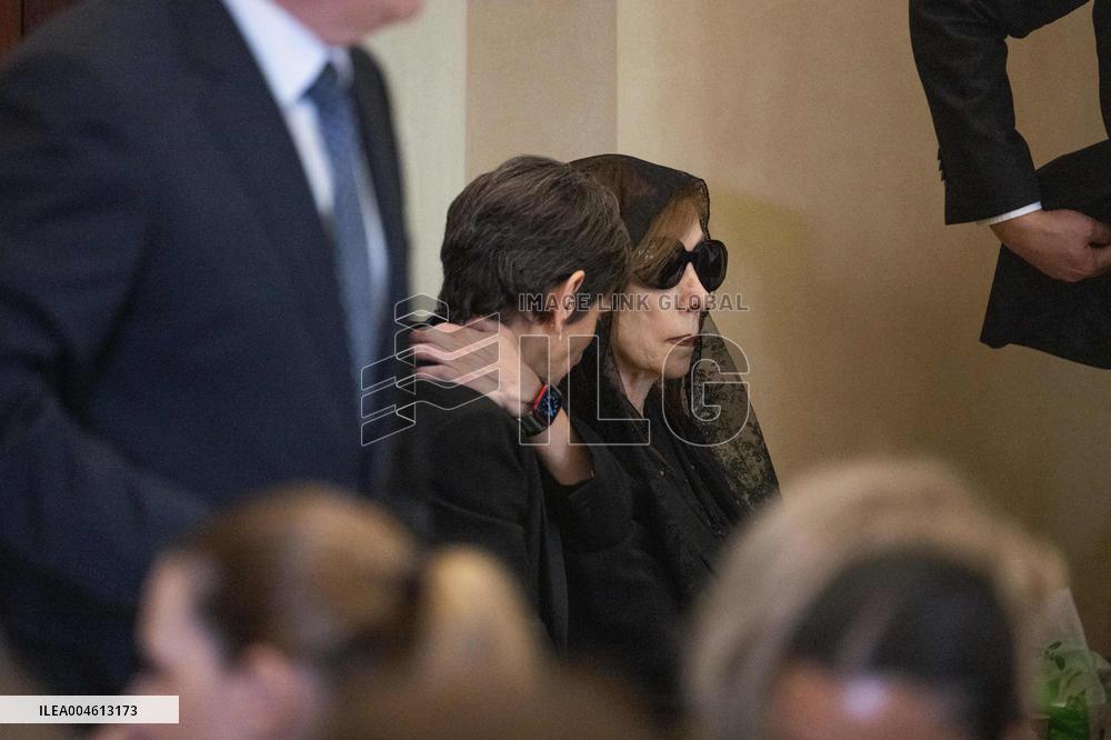 Rare Appearance of Lebanese Singer Fayrouz at Her Son’s Funeral - Bikfaya