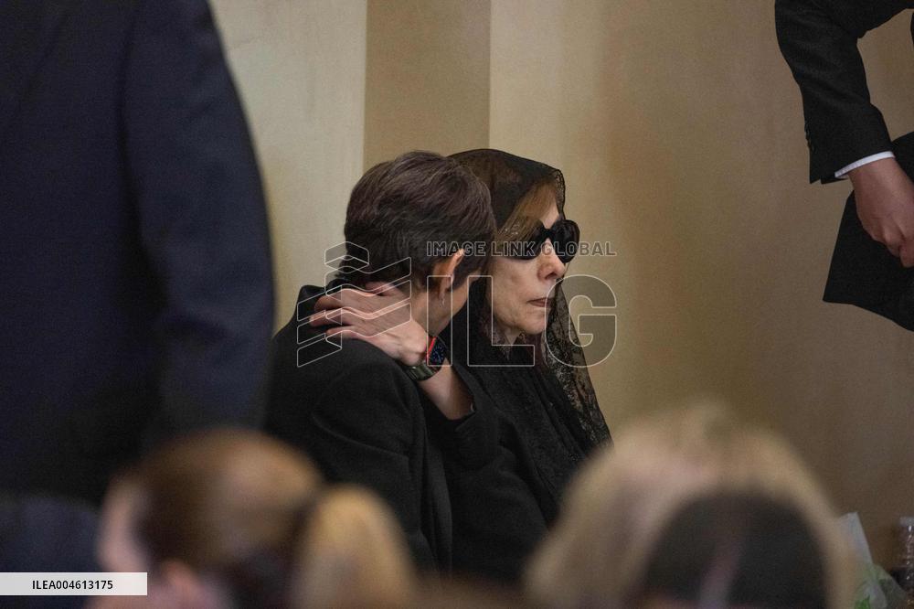 Rare Appearance of Lebanese Singer Fayrouz at Her Son’s Funeral - Bikfaya