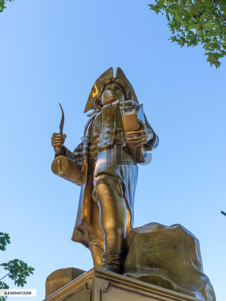 Illustrious Women of the Olympic Games 2024 bd de La Chapelle - Paris