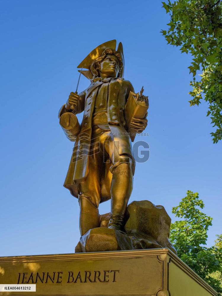 Illustrious Women of the Olympic Games 2024 bd de La Chapelle - Paris