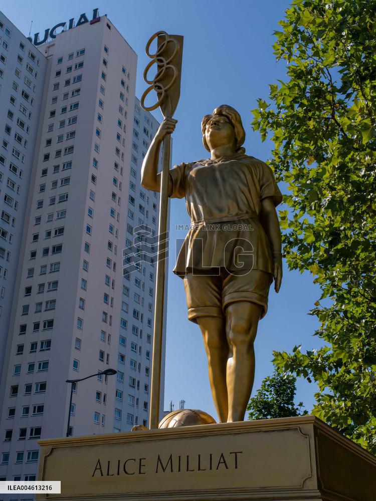 Illustrious Women of the Olympic Games 2024 bd de La Chapelle - Paris