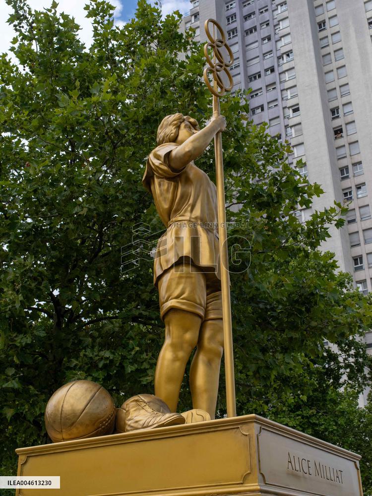 Illustrious Women of the Olympic Games 2024 bd de La Chapelle - Paris