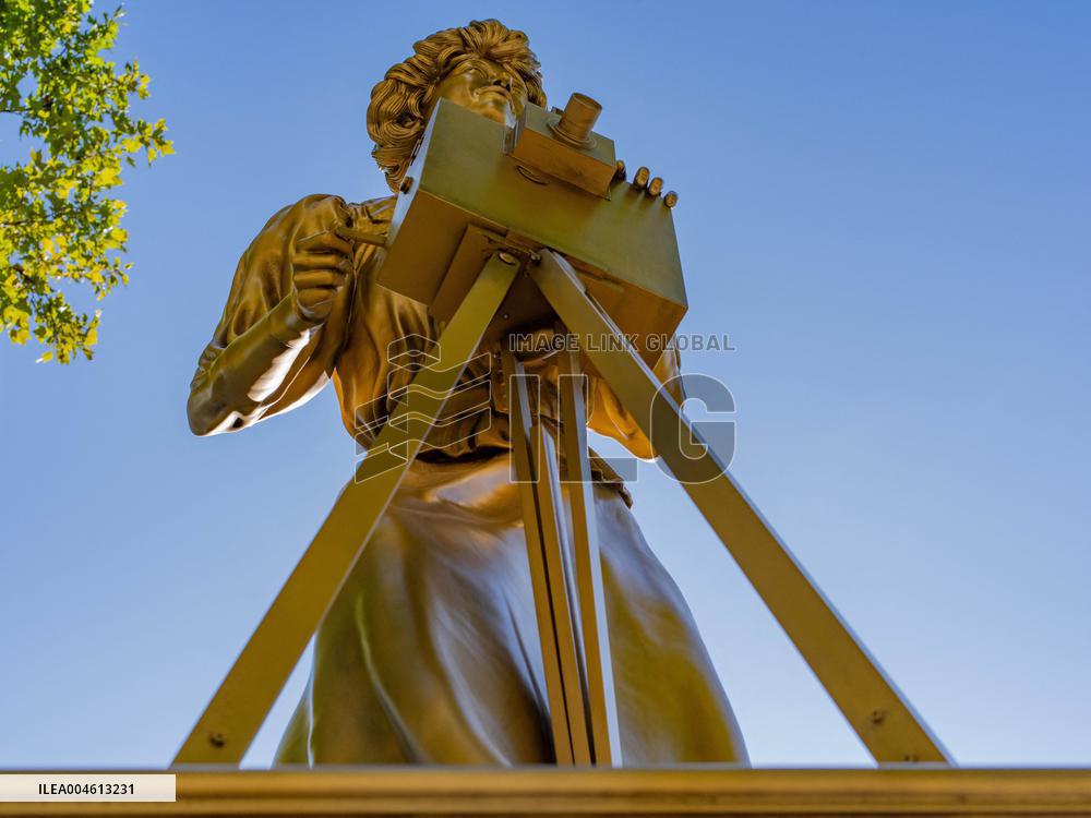 Illustrious Women of the Olympic Games 2024 bd de La Chapelle - Paris