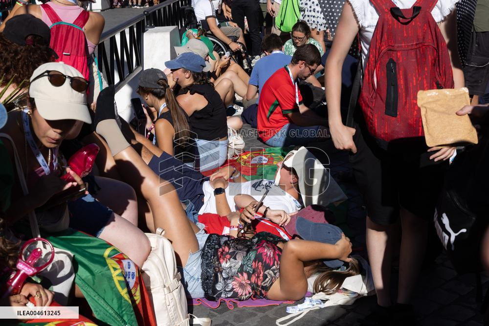 Rome, Young pilgrims await the Welcome Mass for the 2025 Youth Jubilee