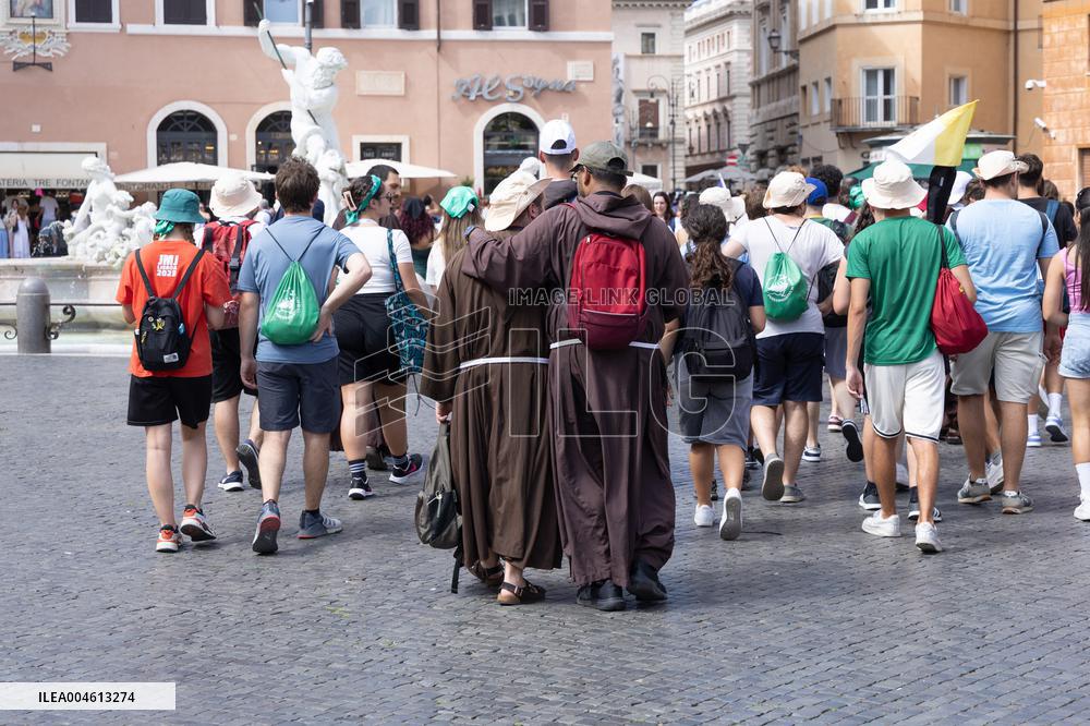 Young Pilgrims Gather at Piazza Navona for 2025 Youth Jubilee - Rome