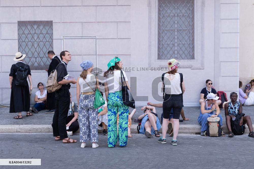 Young Pilgrims Gather at Piazza Navona for 2025 Youth Jubilee - Rome