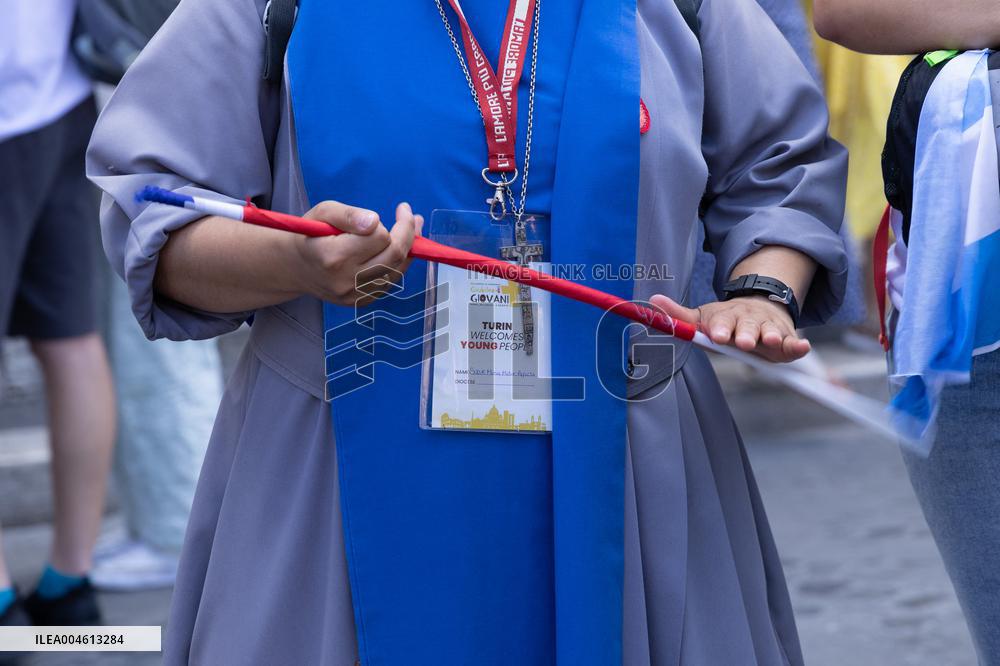Young Pilgrims Gather at Piazza Navona for 2025 Youth Jubilee - Rome