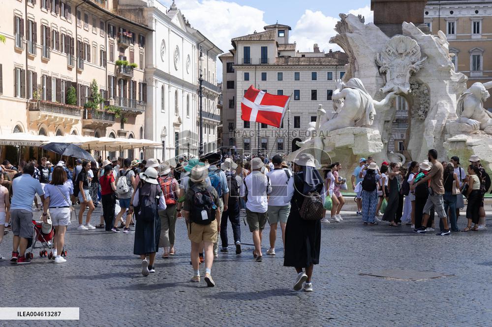 Young Pilgrims Gather at Piazza Navona for 2025 Youth Jubilee - Rome