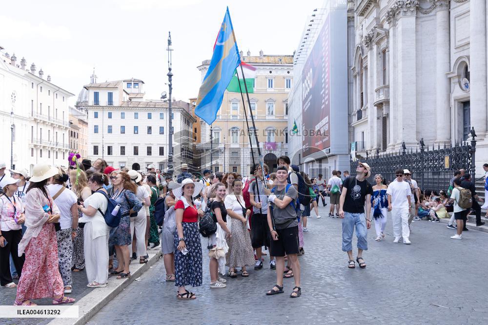 Young Pilgrims Gather at Piazza Navona for 2025 Youth Jubilee - Rome