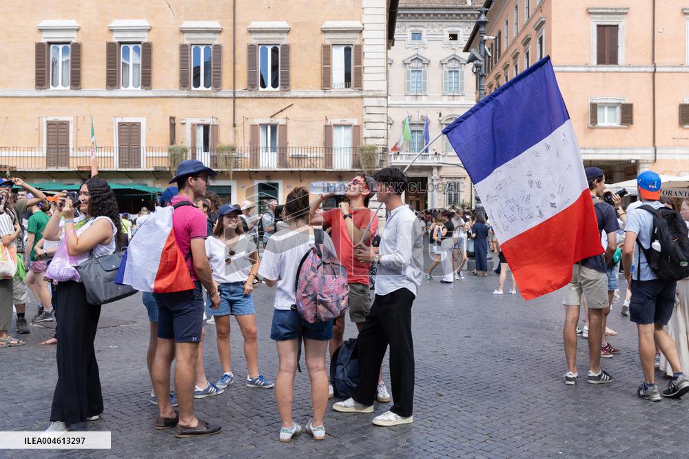 Young Pilgrims Gather at Piazza Navona for 2025 Youth Jubilee - Rome