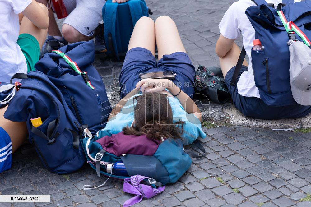 Young Pilgrims Gather at Piazza Navona for 2025 Youth Jubilee - Rome