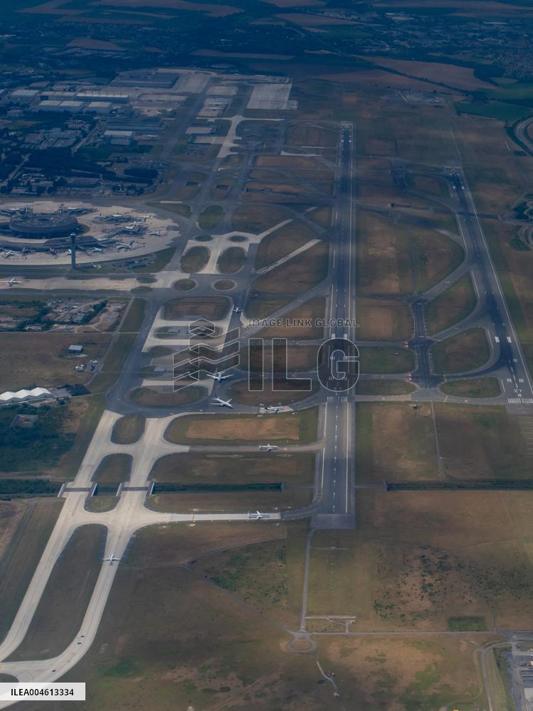 Air Traffic at Roissy Charles de Gaulle Airport - Paris