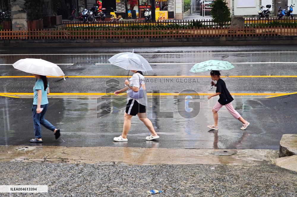Typhoon Co-may Hit Shanghai