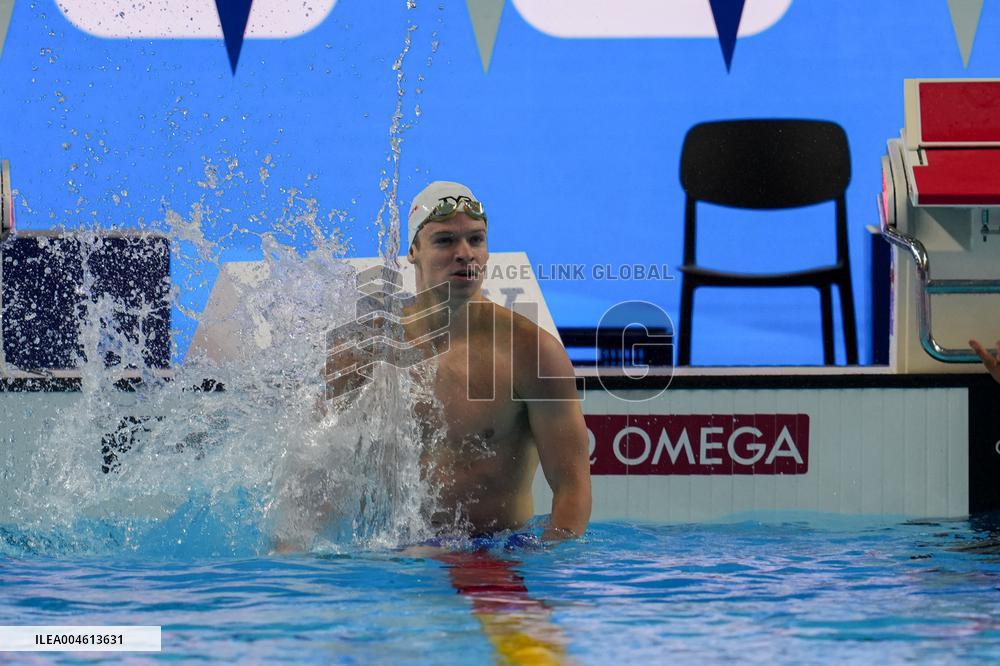 Leon Marchand Breaks 200 Medley Record at Swimming World Championships - Singapore