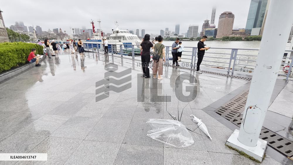Typhoon Co-may Hit Shanghai