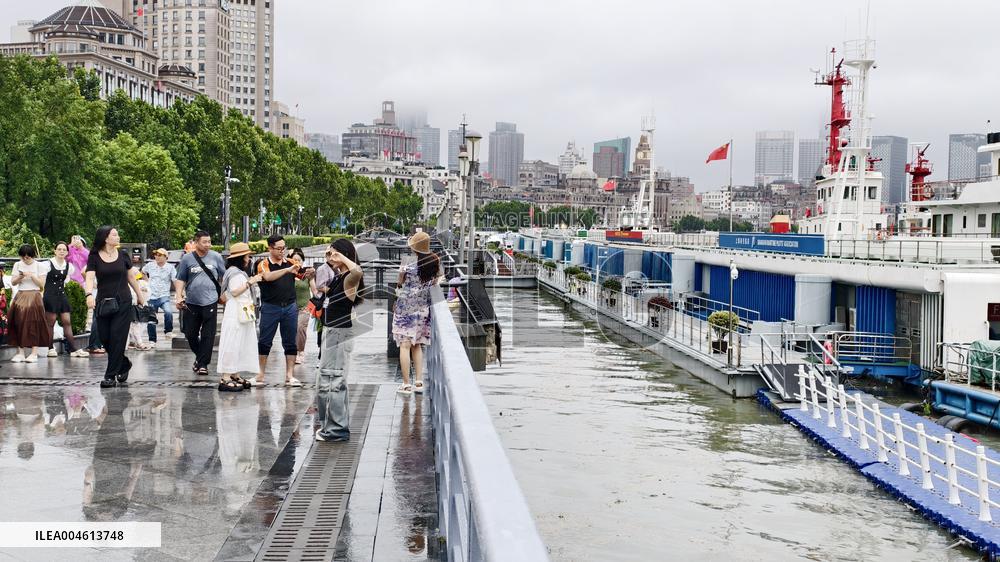 Typhoon Co-may Hit Shanghai
