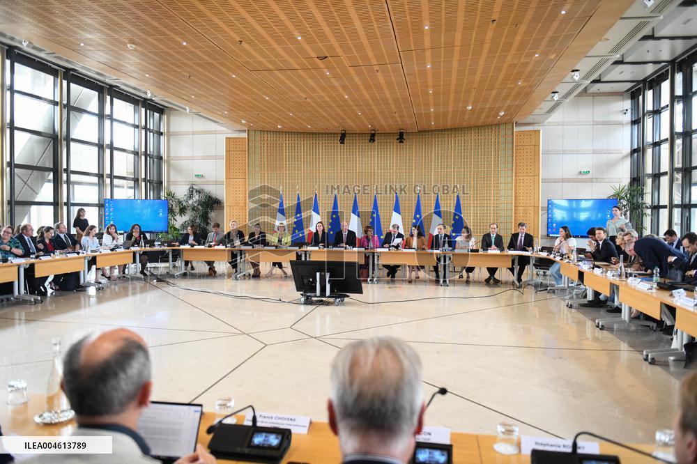 Meeting at Ministry of Economy - Paris