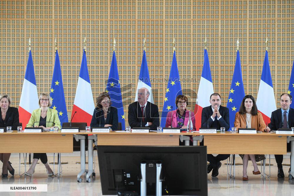 Meeting at Ministry of Economy - Paris