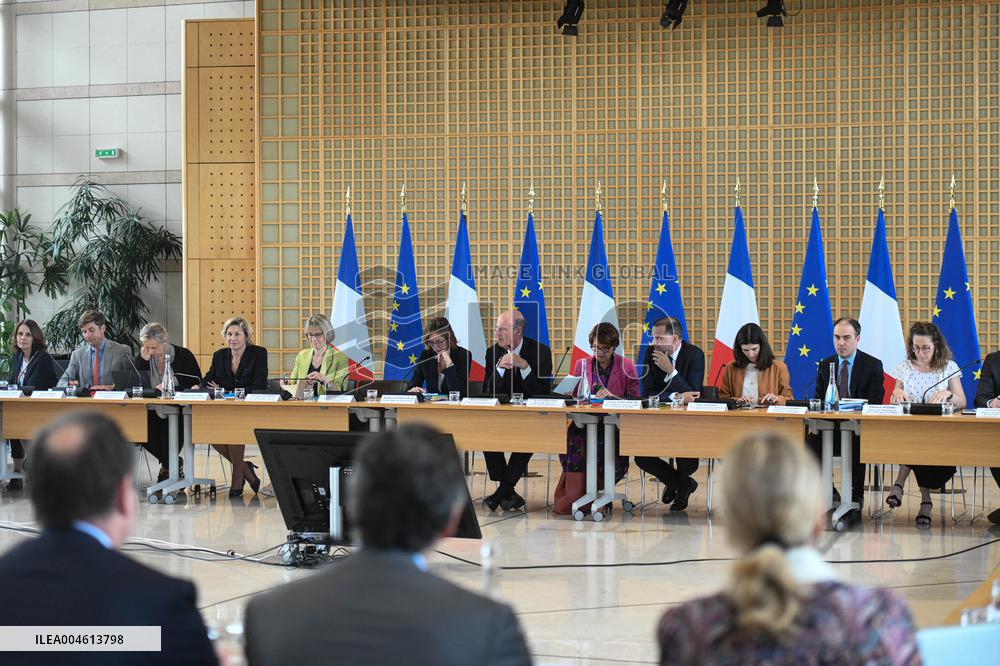 Meeting at Ministry of Economy - Paris