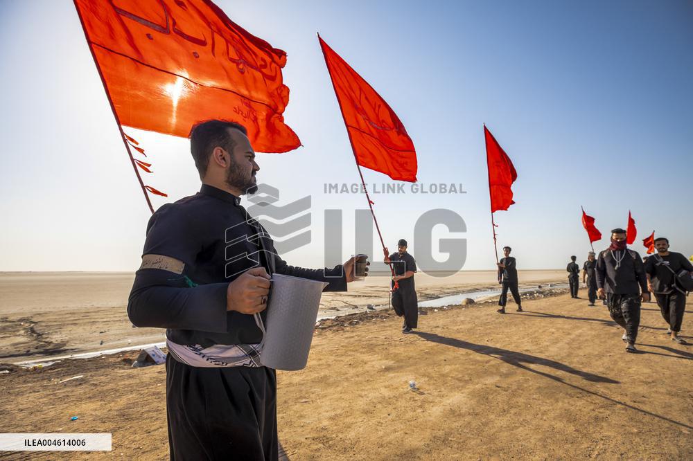 Pilgrims Begin Forty Day Trek to Karbala - Iraq