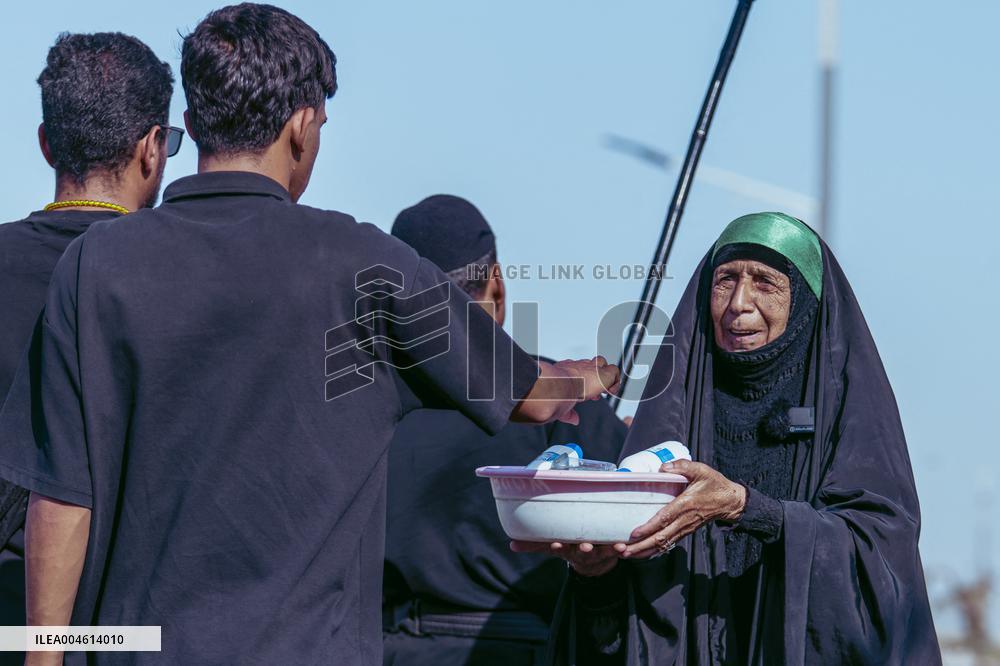 Pilgrims Begin Forty Day Trek to Karbala - Iraq